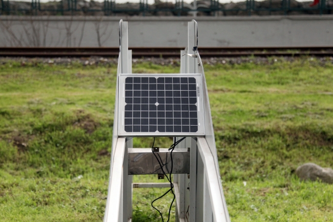 Maket trafik aracının tepe lambasını çaldılar